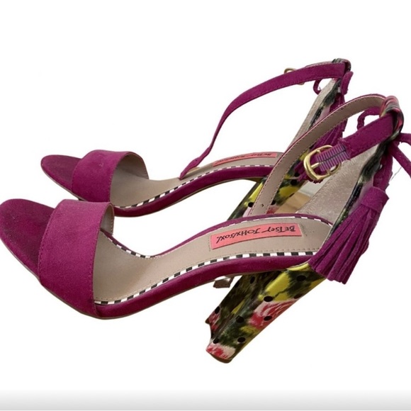 Pink Betsy Johnson Size 10 suede - Picture 2 of 3